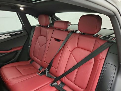 Used 2025 Porsche Macan image 16