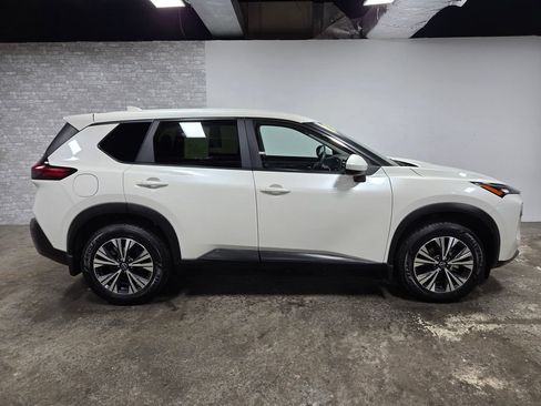 Used 2023 Nissan Rogue SV AWD/4WD image 3