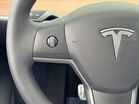 Used 2022 Tesla Model Y Performance image 19