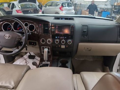 Used 2008 Toyota Sequoia Limited image 22