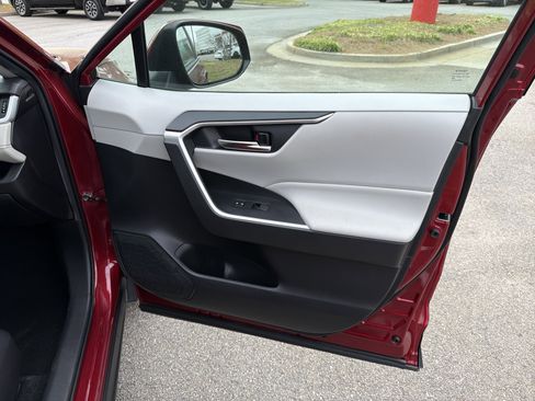 Used 2020 Toyota RAV4 XLE image 26