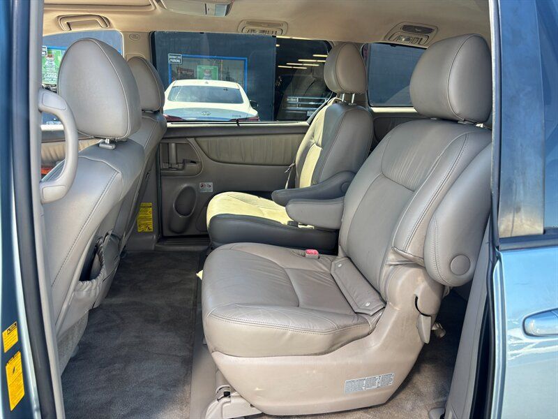 Used 2010 Toyota Sienna XLE FWD image 9