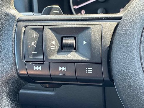 Used 2024 Nissan Rogue S FWD image 22