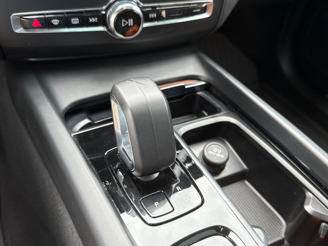 Certified 2024 Volvo XC60 B5 Plus w/ Climate Package AWD/4WD image 17