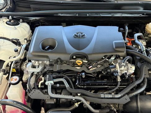 Used 2025 Toyota Camry LE image 32