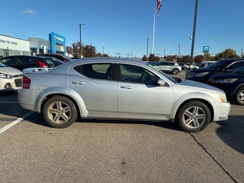 Used 2009 Dodge Avenger SXT image 3