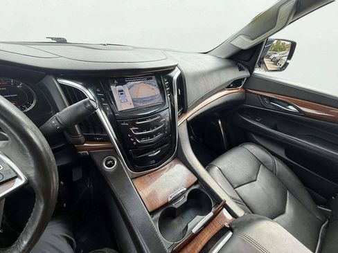 Used 2016 Cadillac Escalade Luxury AWD/4WD image 20