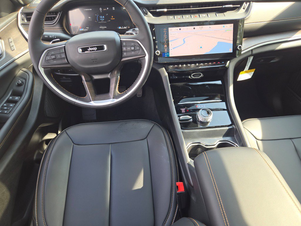 New 2026 Jeep Grand Cherokee Limited AWD/4WD image 2