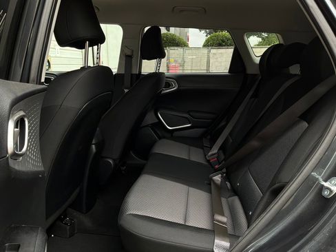 Used 2025 Kia Soul LX w/ LX Technology Package FWD image 11