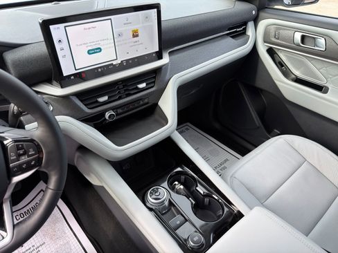 New 2026 Ford Explorer Platinum w/ LUX Leather Package image 23