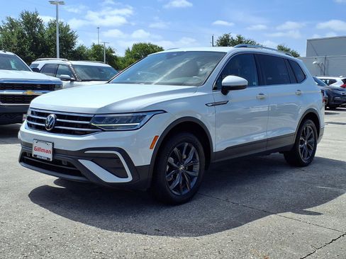 Used 2022 Volkswagen Tiguan SE w/ Panoramic Sunroof Package FWD image 21