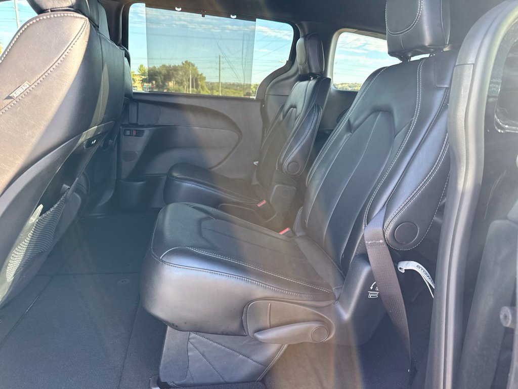 Used 2026 Chrysler Pacifica Select FWD image 9