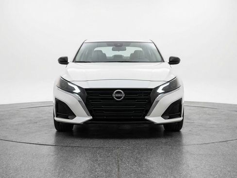 Used 2025 Nissan Altima 2.5 SV image 2