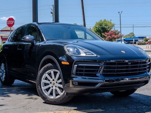 Used 2023 Porsche Cayenne AWD/4WD image 3