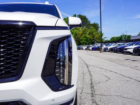Used 2025 Cadillac Escalade Sport w/ Touring Package AWD/4WD image 39