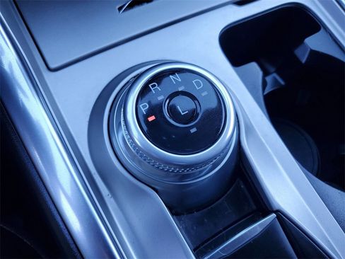 Used 2022 Ford Explorer Limited w/ Limited Technology Package image 34