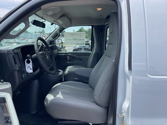 New 2026 Chevrolet Express 3500 Extended RWD image 7