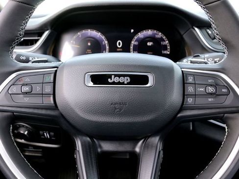 New 2025 Jeep Grand Cherokee L Laredo image 11