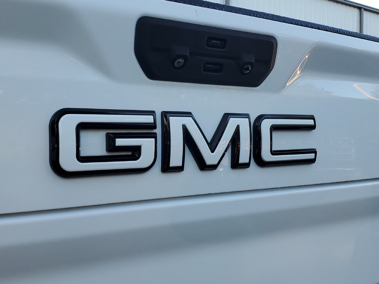 Used 2021 GMC Sierra 2500 AT4 w/ AT4 Premium Plus Package AWD/4WD image 6