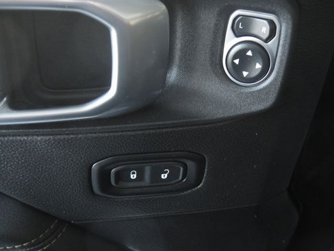 Used 2021 Jeep Wrangler Unlimited Sahara image 13