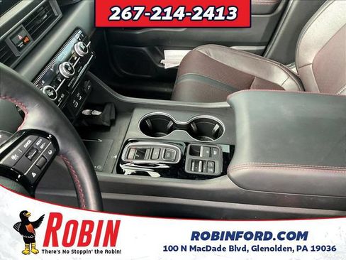 Used 2025 Honda Pilot Black Edition image 18