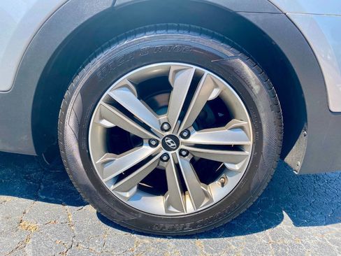 Used 2013 Hyundai Santa Fe Limited w/ Technology Pkg AWD/4WD image 6