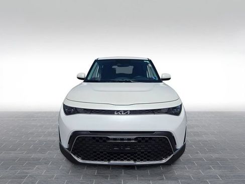 Used 2025 Kia Soul LX w/ LX Technology Package FWD image 2