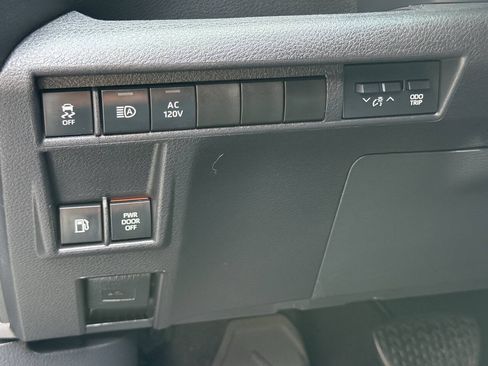 Used 2025 Toyota Sienna XLE Woodland Edition AWD/4WD image 36
