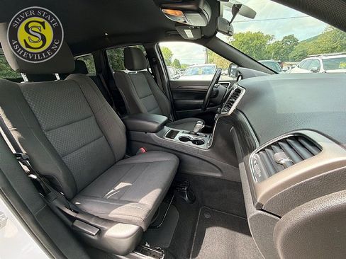 Used 2019 Jeep Grand Cherokee Laredo AWD/4WD image 17