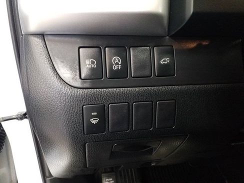 Used 2019 Toyota Highlander XLE FWD image 9