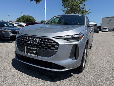 Certified 2025 Audi Q5 Premium w/ Convenience Package AWD/4WD image 2
