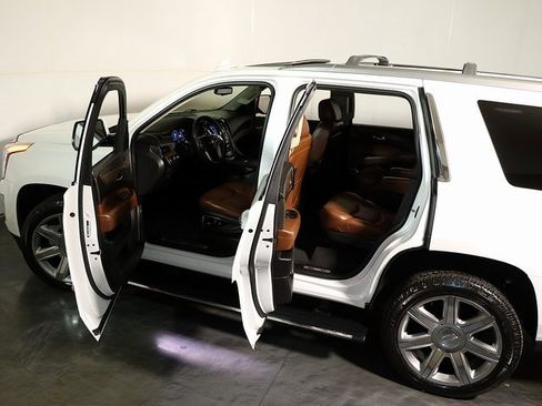 Used 2019 Cadillac Escalade Premium Luxury image 5