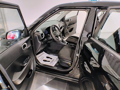 Used 2021 Hyundai Venue SE image 27