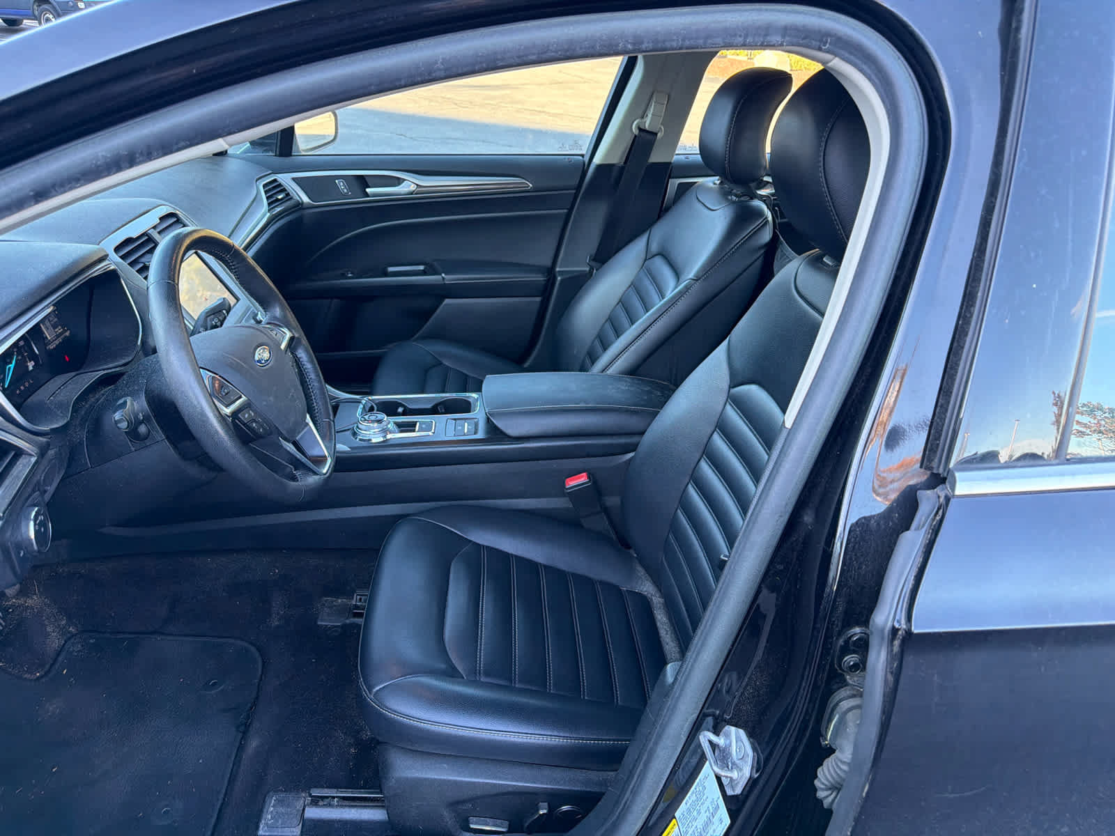 Used 2019 Ford Fusion SEL FWD image 4
