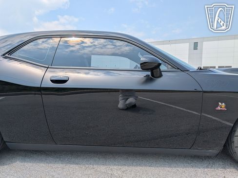 Used 2016 Dodge Challenger R/T Scat Pack w/ Leather Interior Group image 34