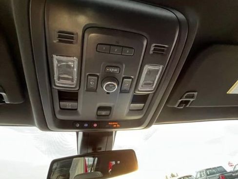 Used 2022 Chevrolet Suburban Z71 w/ Off-Road Capability Package image 60