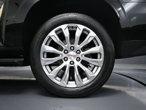 Used 2023 GMC Yukon XL Denali image 14