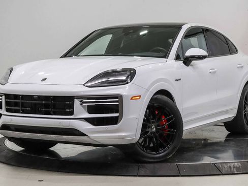 Used 2025 Porsche Cayenne Turbo AWD/4WD image 1