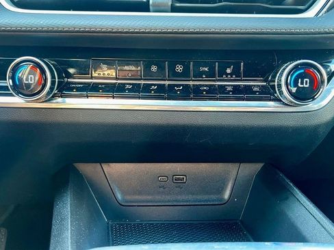Used 2025 Chevrolet Equinox LT w/ Convenience Package II FWD image 15