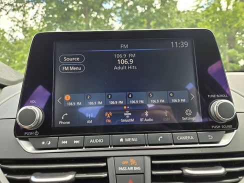 Used 2025 Nissan Altima 2.5 SV FWD image 18