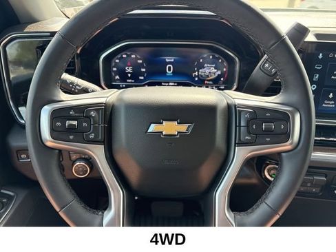 Used 2025 Chevrolet Silverado 2500 LT w/ Convenience Package AWD/4WD image 5