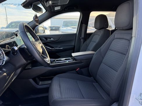 Used 2025 Chevrolet Equinox LT image 4