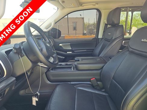 Used 2025 Ford Expedition Max Platinum AWD/4WD image 6