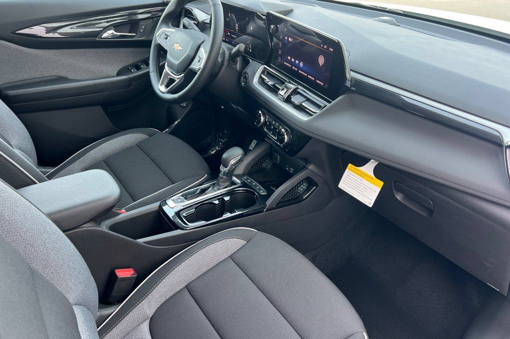 New 2026 Chevrolet TrailBlazer LT w/ Convenience Package FWD image 13