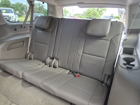 Used 2016 Chevrolet Suburban LT w/ Luxury Package AWD/4WD image 11