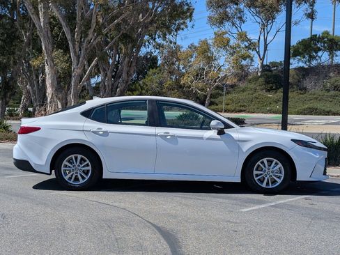Used 2025 Toyota Camry LE w/ Convenience Package FWD image 13