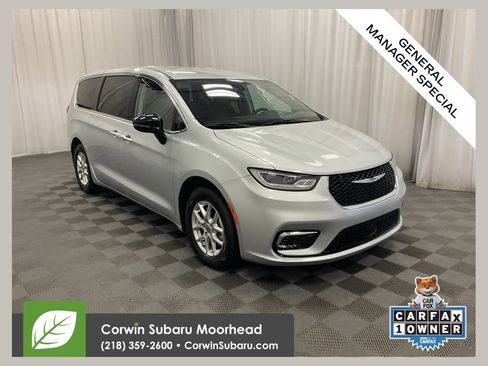 Used 2024 Chrysler Pacifica Touring-L FWD image 1