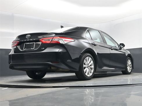 Used 2020 Toyota Camry LE image 22