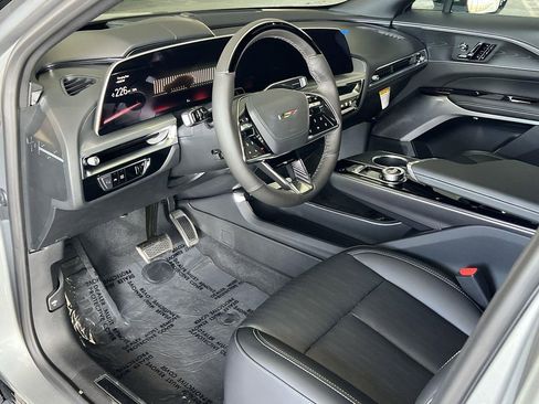 New 2026 Cadillac Lyriq V image 9