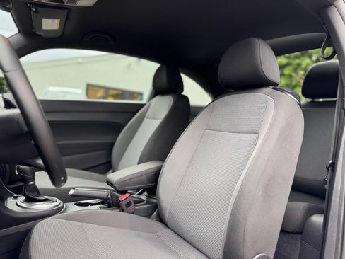 Used 2018 Volkswagen Beetle 2.0T S FWD image 19